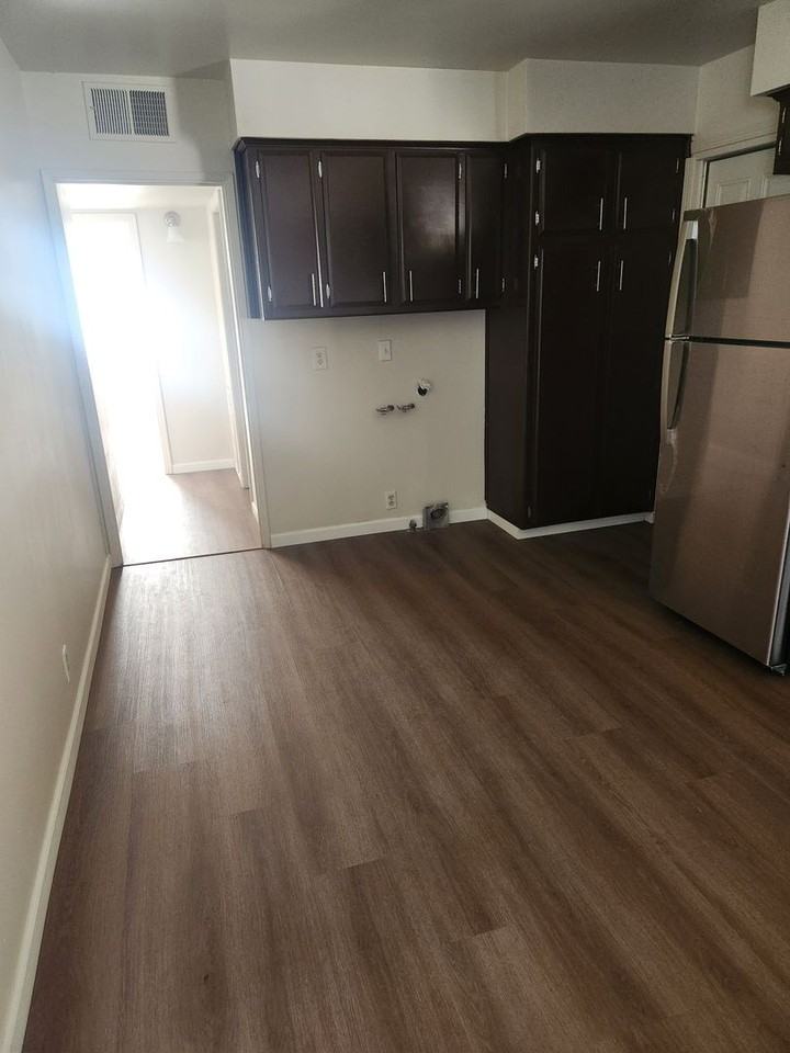 1433 E Sequoia Ave - Photo 4 of 20