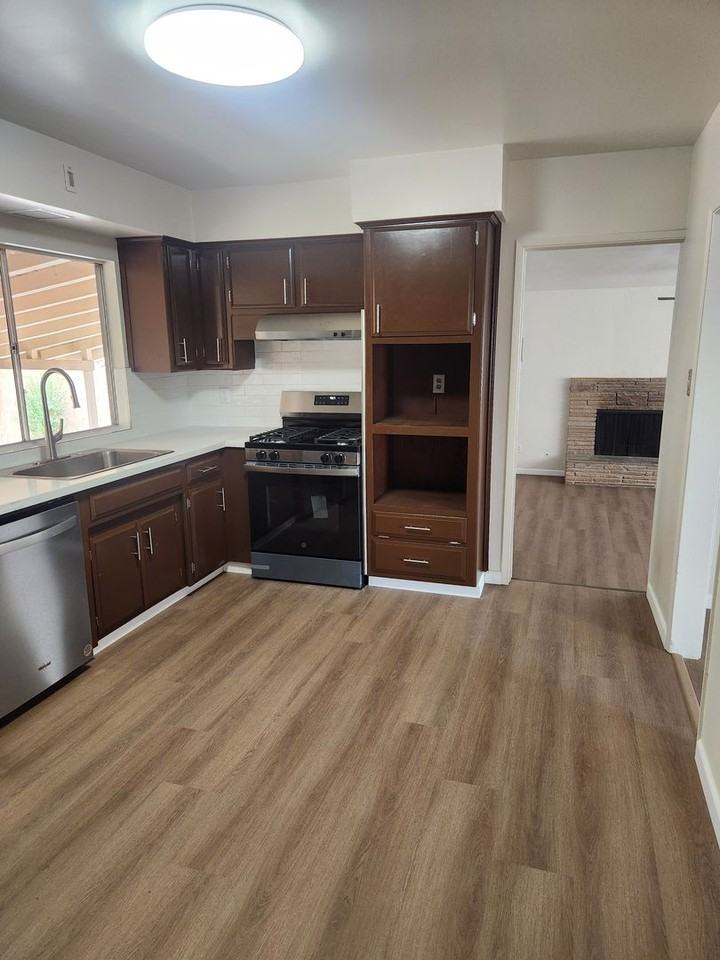 1433 E Sequoia Ave - Photo 5 of 20