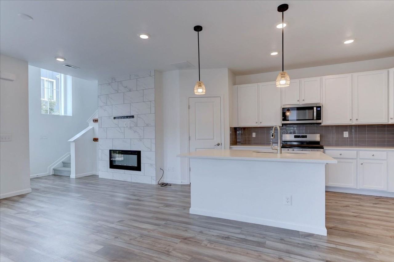 1828 S Poplar Ct - Photo 5 of 21