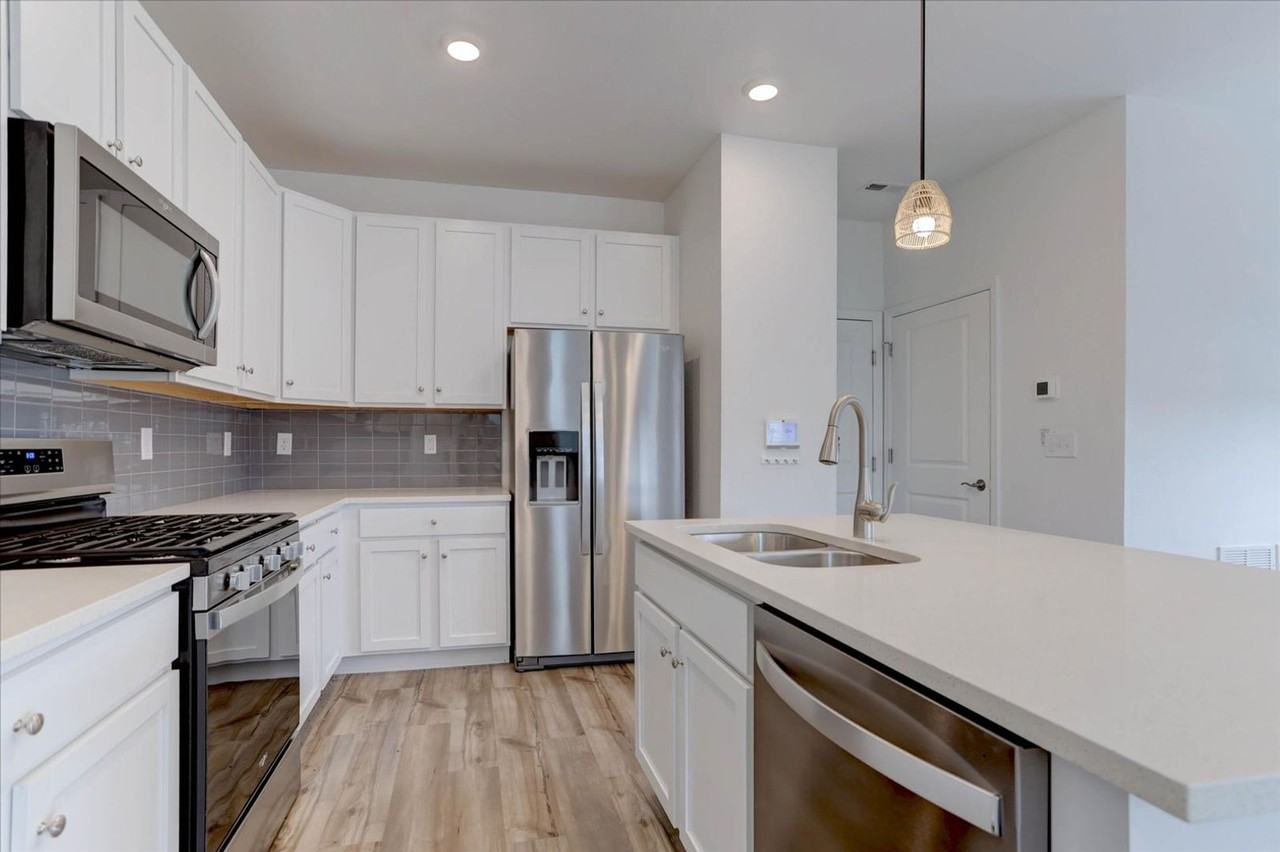 1828 S Poplar Ct - Photo 6 of 21