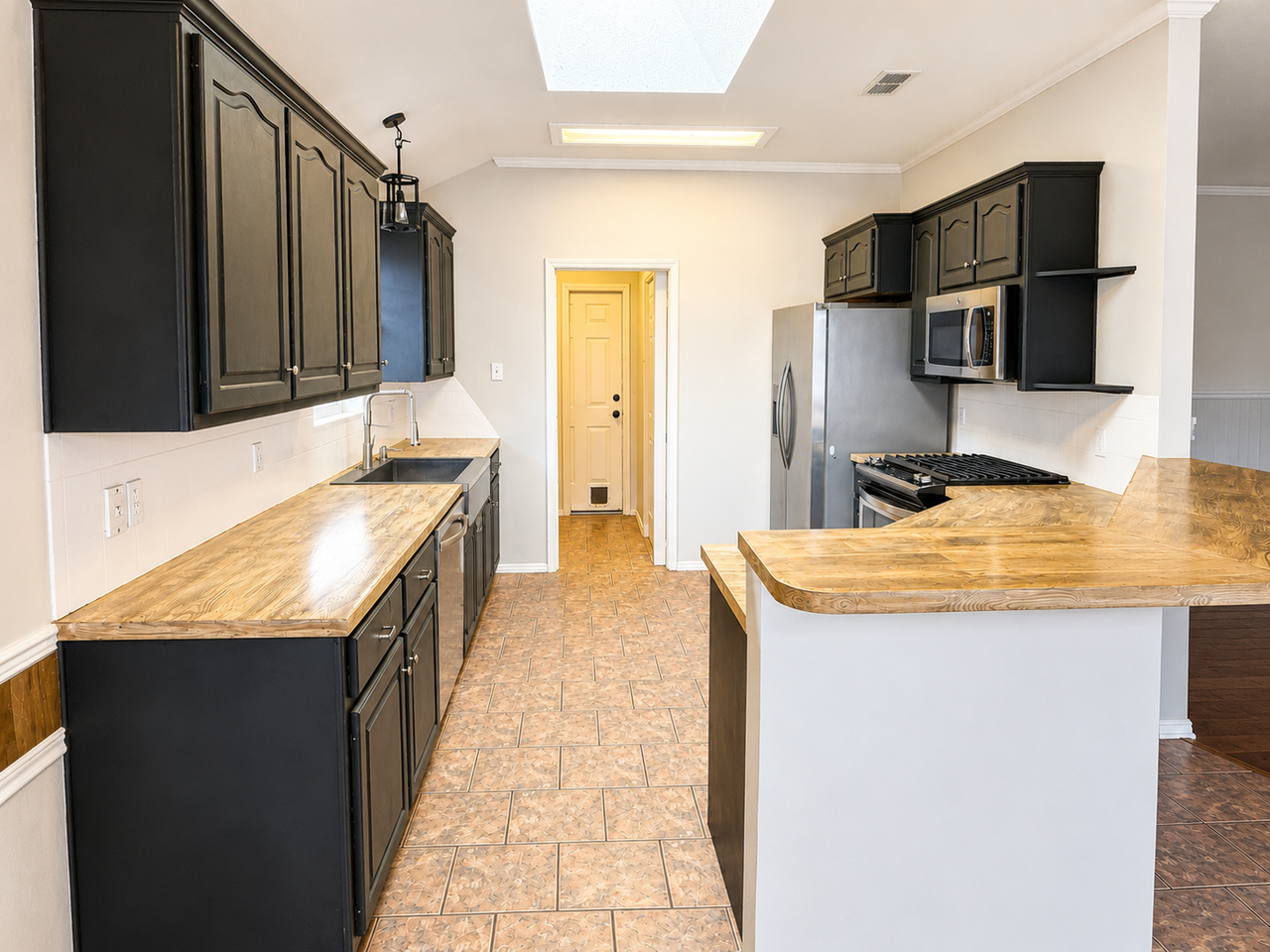 6210 8th St - Photo 3 of 10