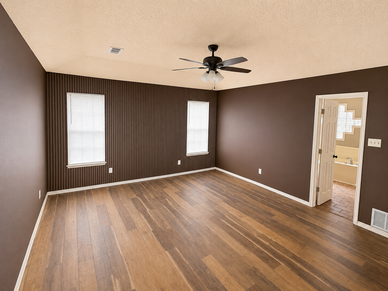 6210 8th St - Photo 4 of 10
