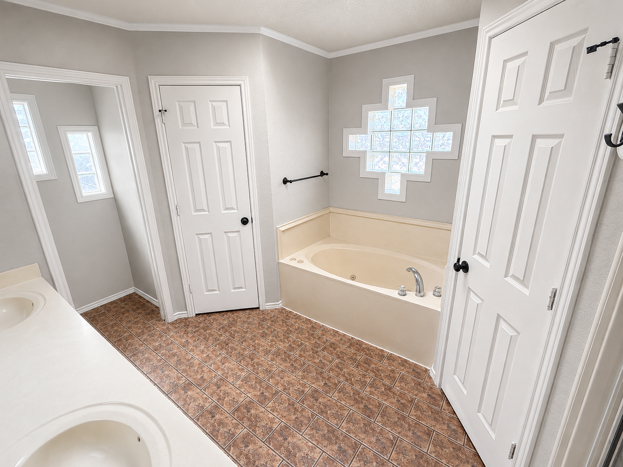 6210 8th St - Photo 5 of 10