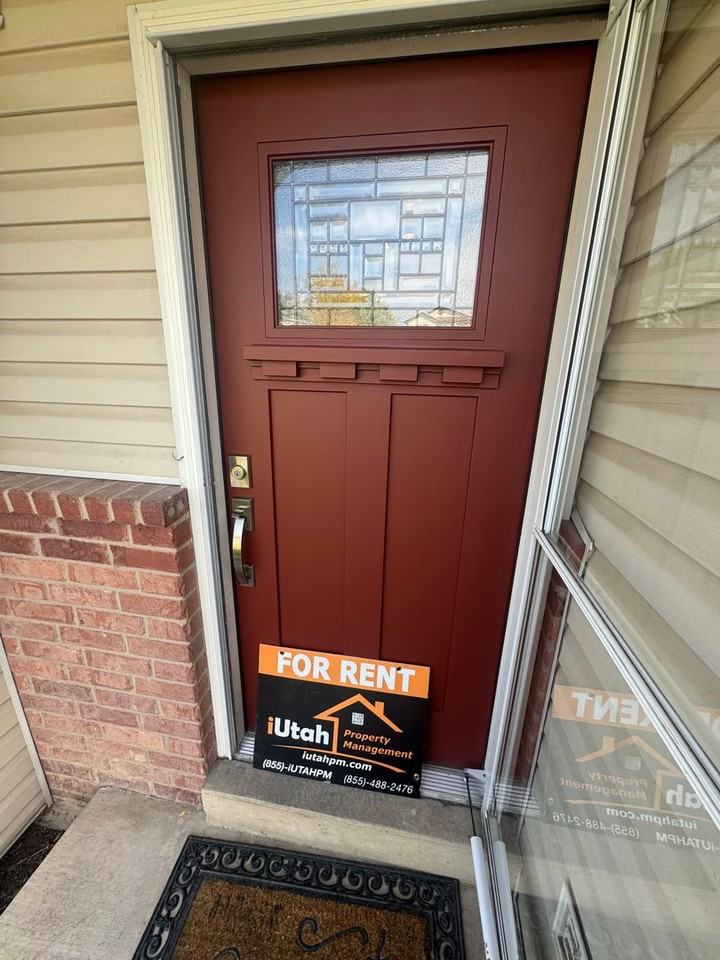 3193 W 4725 S - Photo 2 of 25