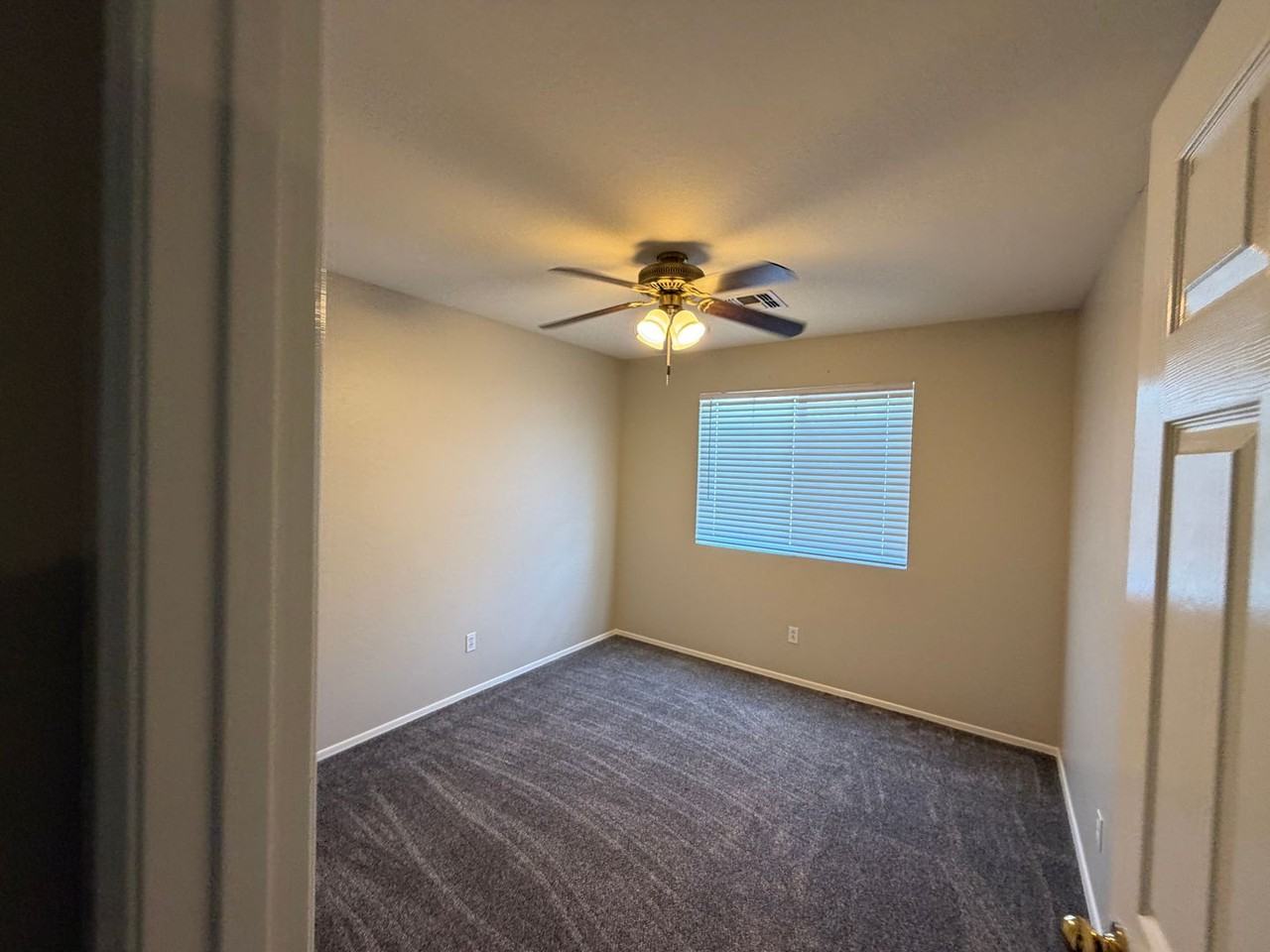 3049 W Santa Cruz Ave - Photo 4 of 20