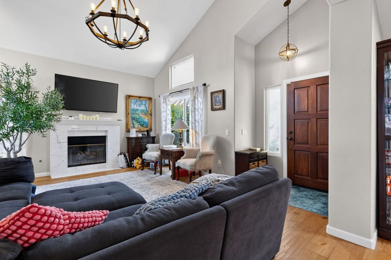 11653 Springside Rd - Photo 2 of 45