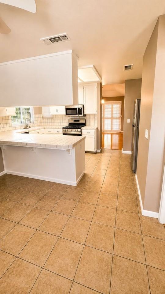 802 E Catalina Cir - Photo 4 of 13