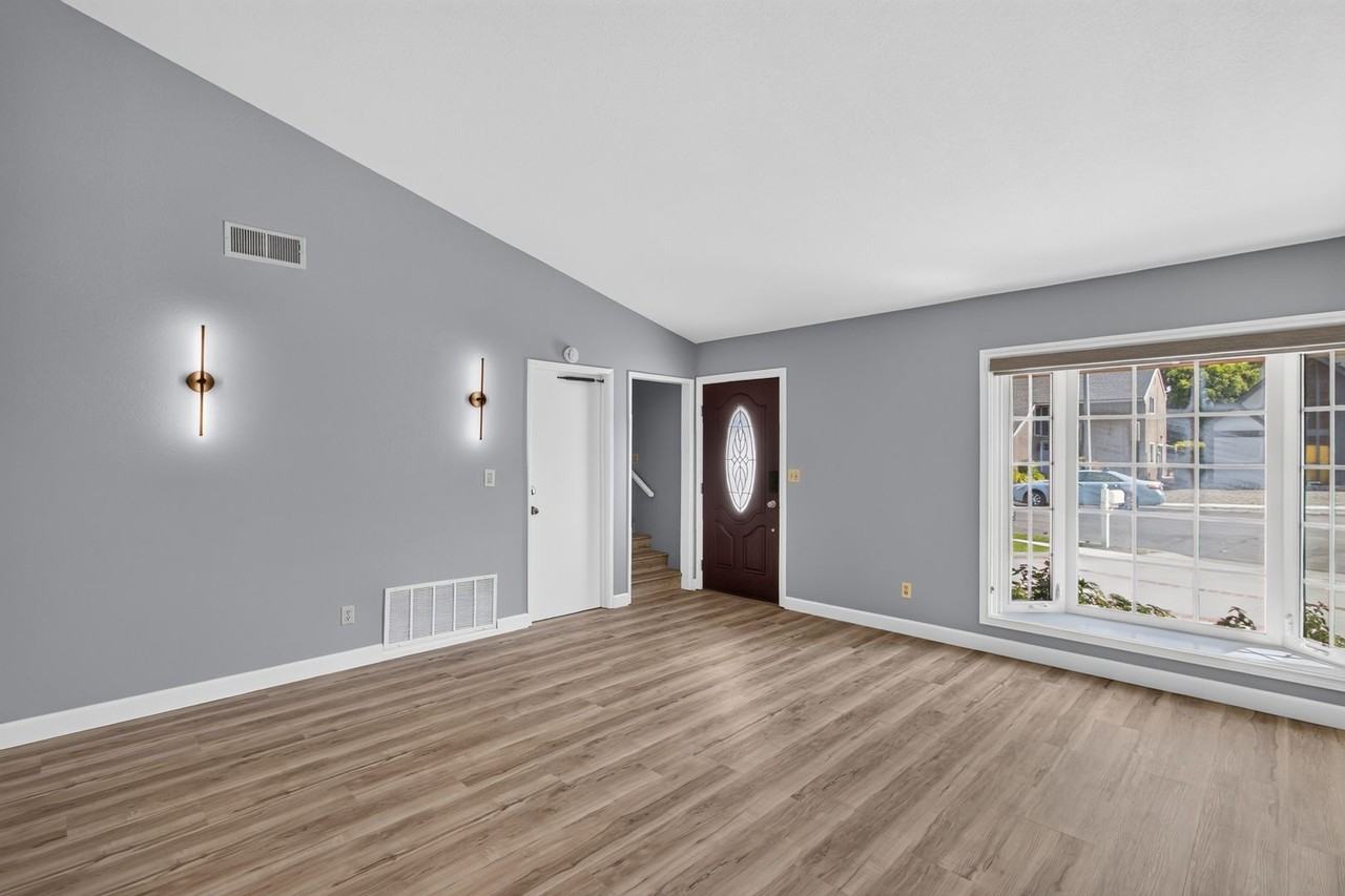 2372 Apple Tree Dr - Photo 2 of 27
