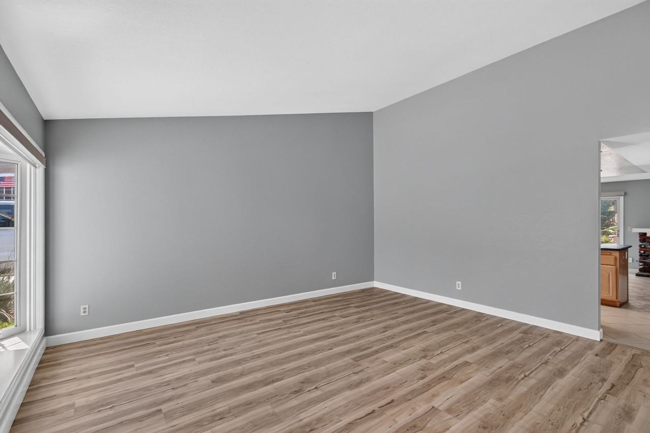 2372 Apple Tree Dr - Photo 3 of 27