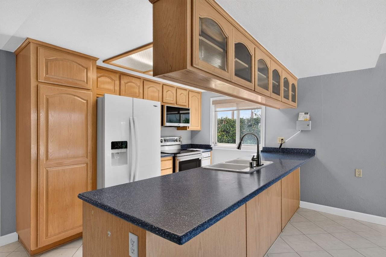 2372 Apple Tree Dr - Photo 5 of 27