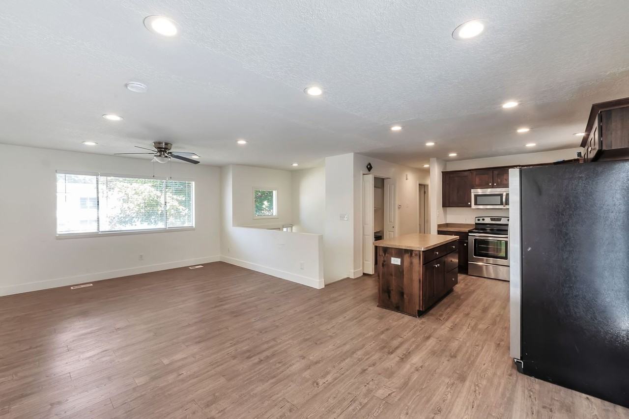 2151 W 300 N - Photo 6 of 28