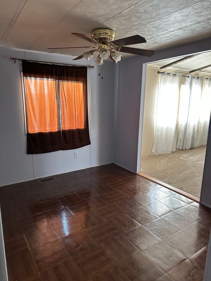 406 W Walnut St - Photo 3 of 15