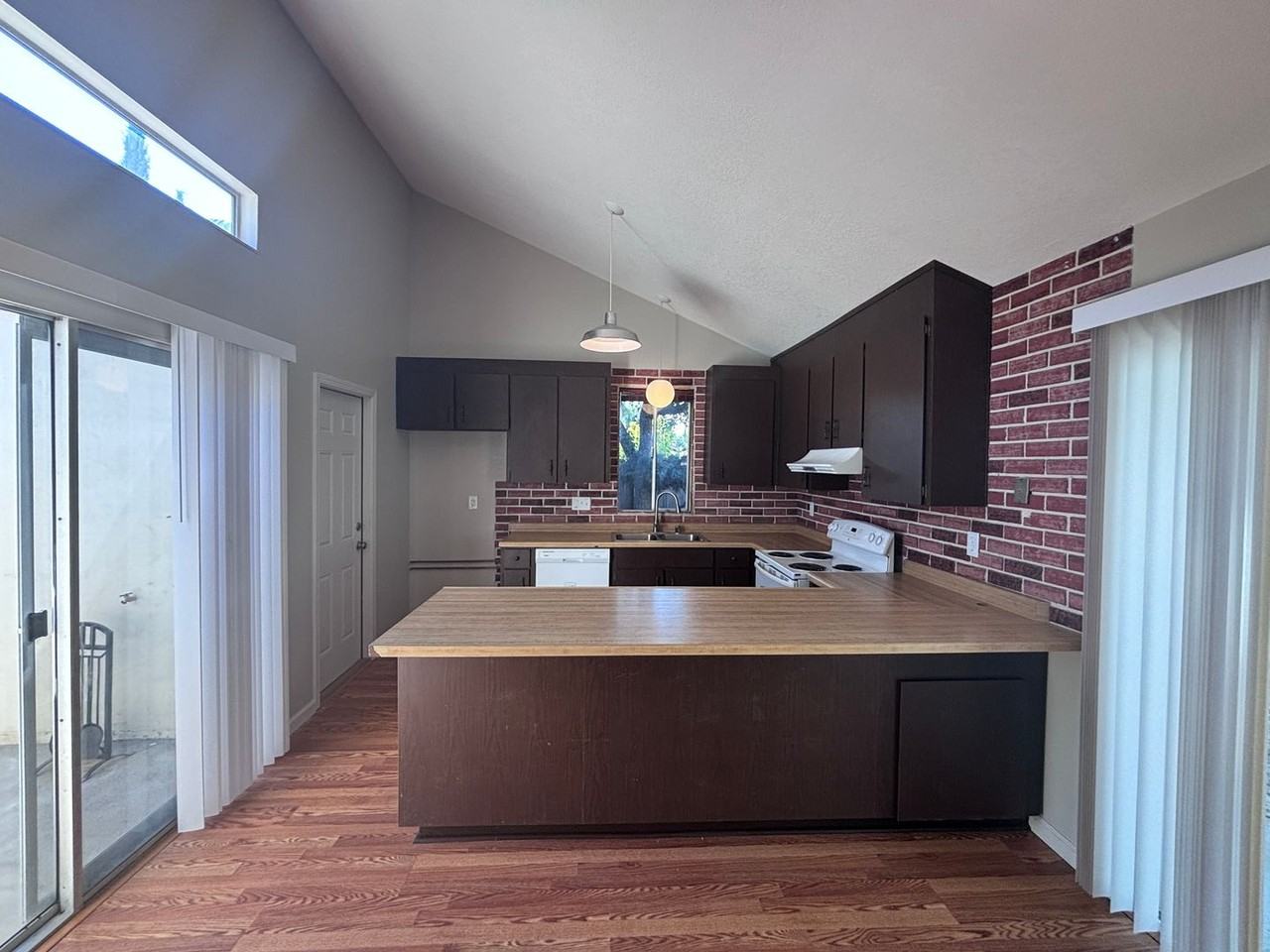 5328 Cedar Grove Cir - Photo 2 of 14
