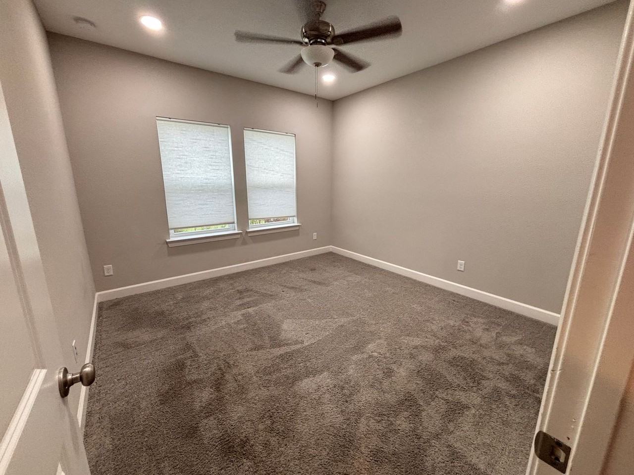 212 Willow Creek Ct - Photo 5 of 40