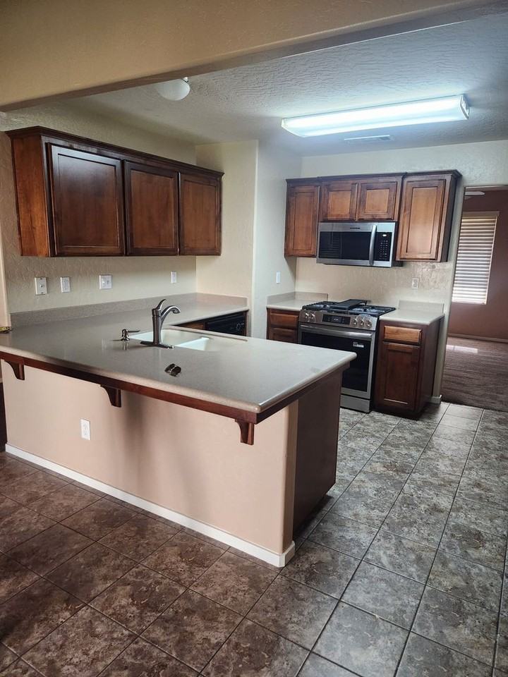 2884 Sauvignon St - Photo 4 of 16