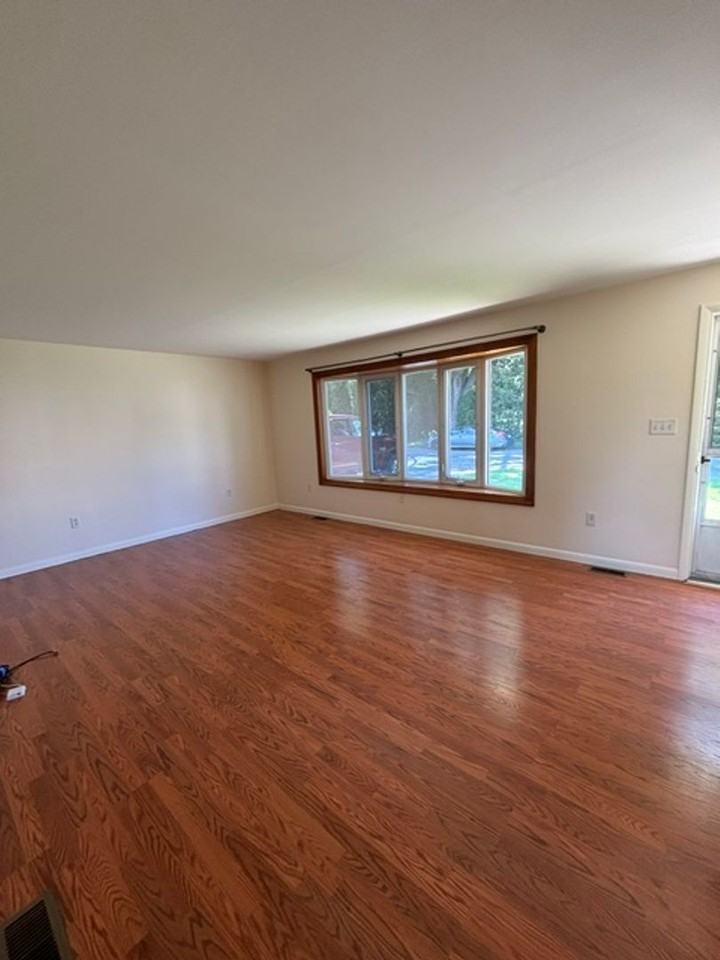 34 Locust Ln - Photo 7 of 15
