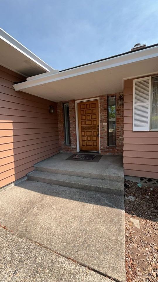 2774 Jessica Cir - Photo 2 of 50