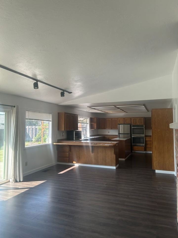 2774 Jessica Cir - Photo 4 of 50