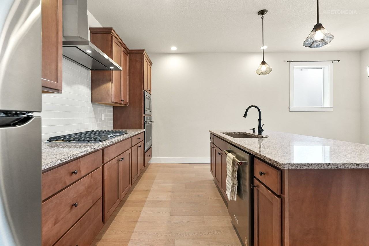 11678 Nw Kearney St - Photo 5 of 34