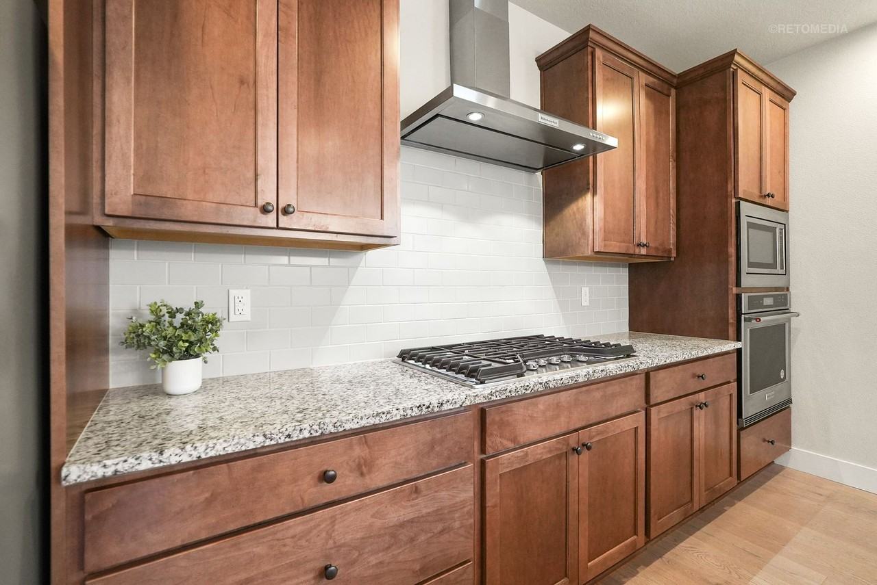 11678 Nw Kearney St - Photo 6 of 34