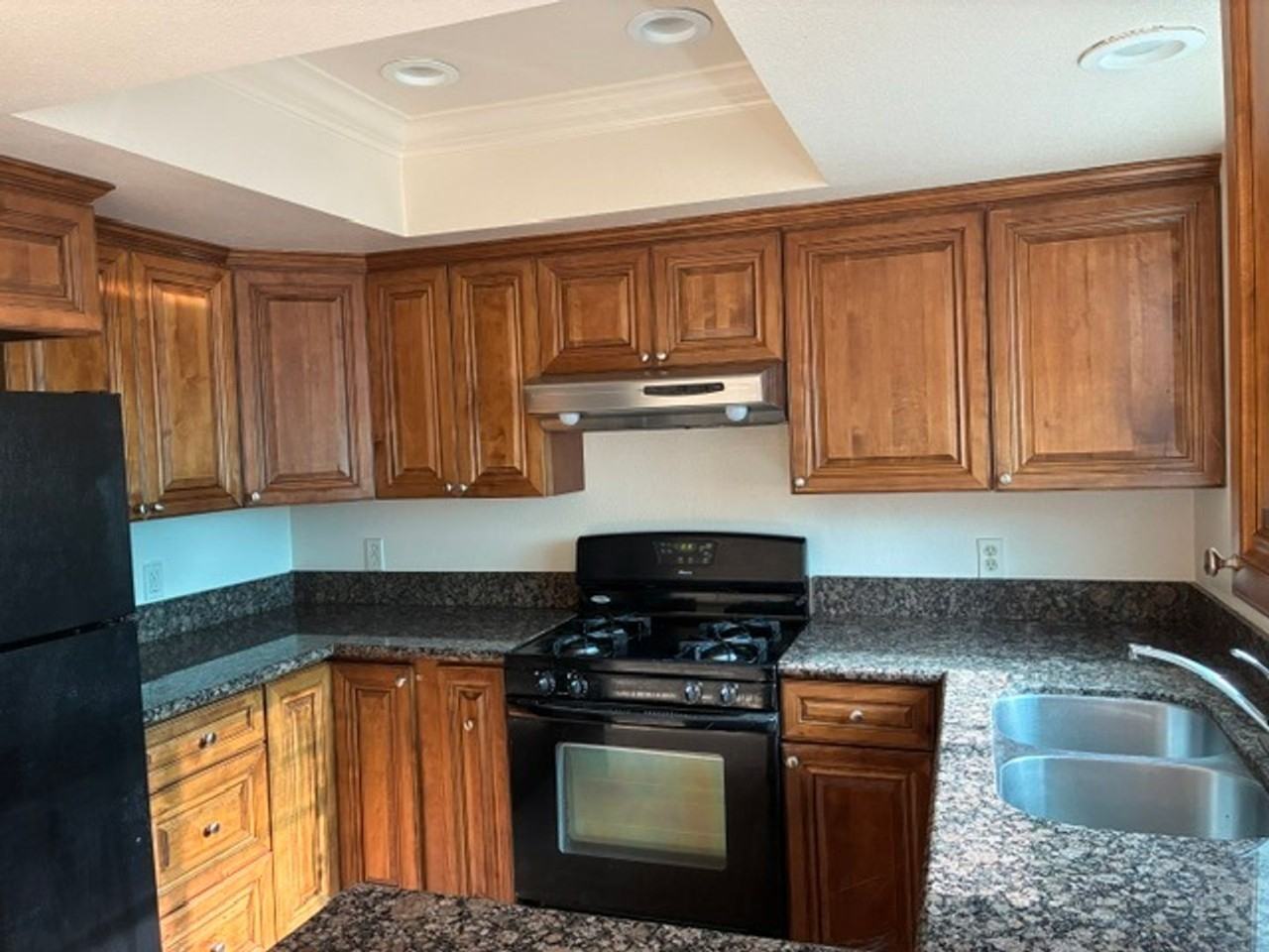 276 Avocado St - Photo 2 of 19