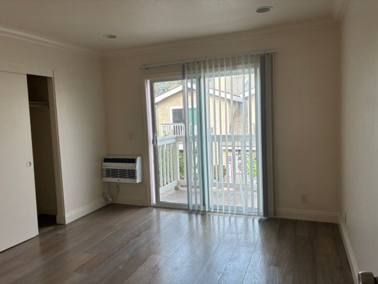 276 Avocado St - Photo 4 of 19