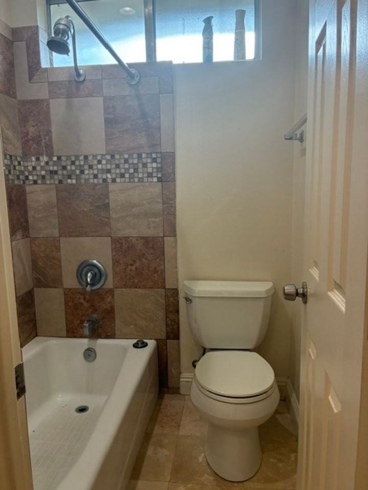 276 Avocado St - Photo 6 of 19