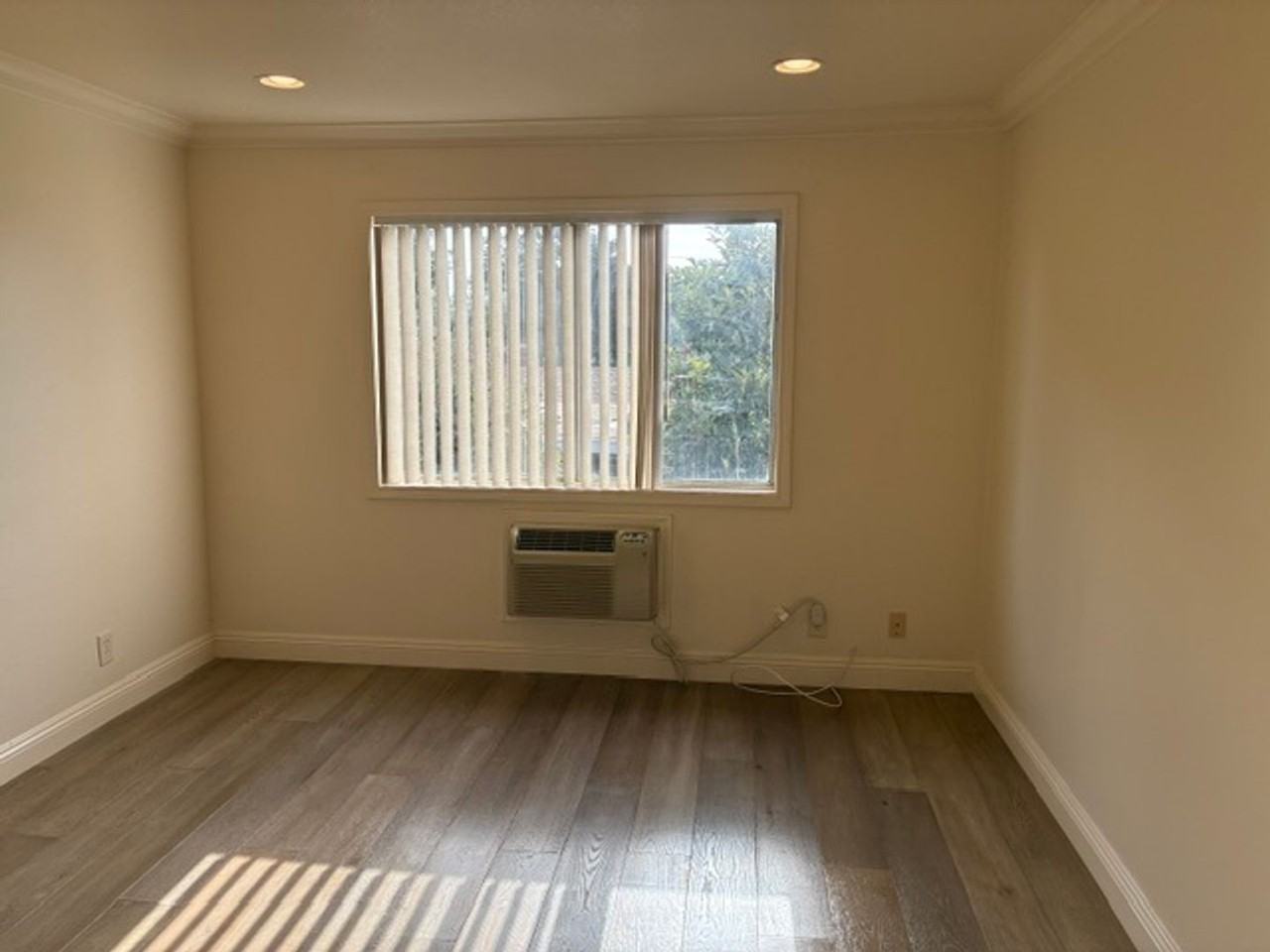 276 Avocado St - Photo 7 of 19