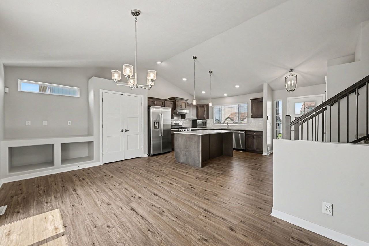 17009 Huntington Ave - Photo 4 of 16