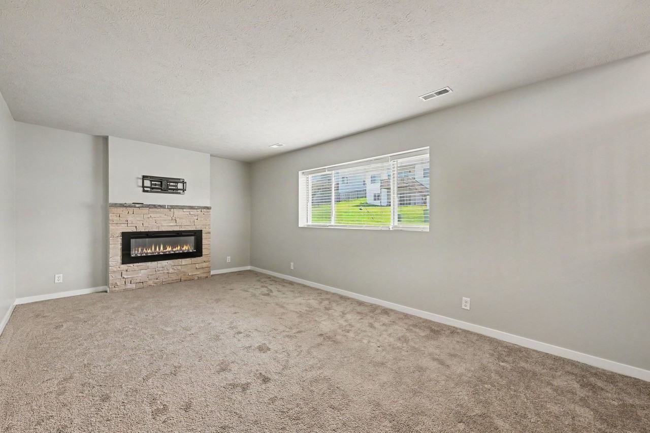 17009 Huntington Ave - Photo 6 of 16
