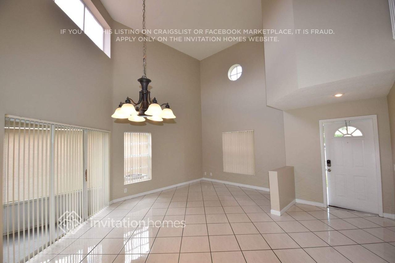 1282 Seagrape Cir - Photo 3 of 13