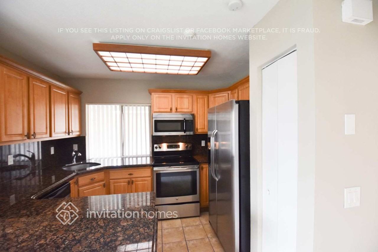 1282 Seagrape Cir - Photo 4 of 13