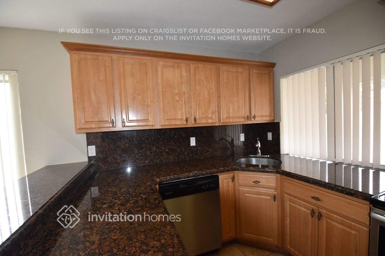 1282 Seagrape Cir - Photo 5 of 13