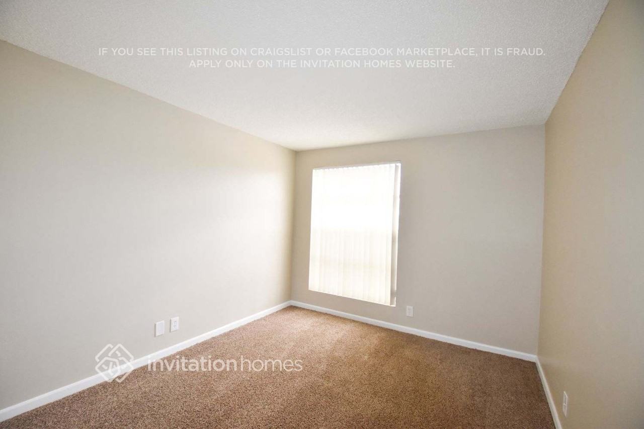 1282 Seagrape Cir - Photo 6 of 13