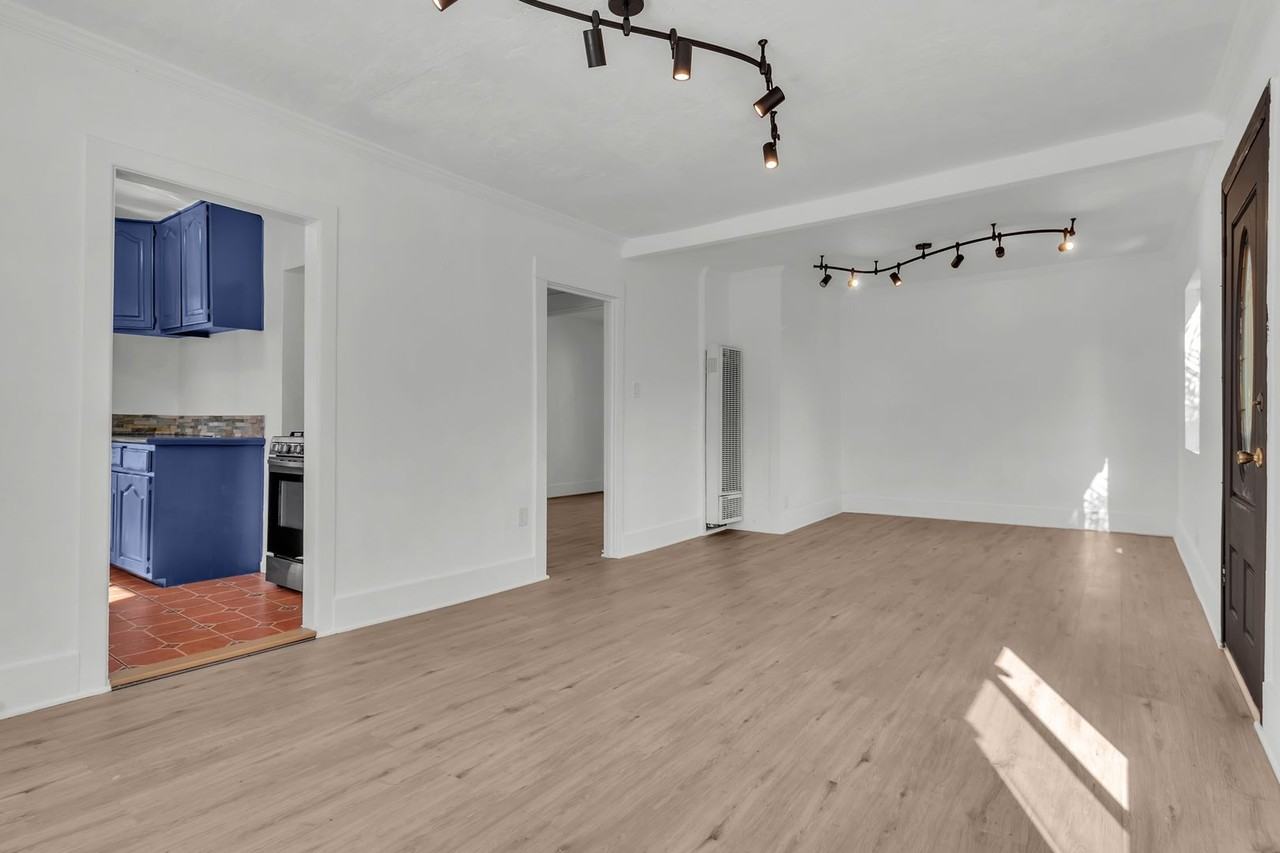 2819 Exposition Pl - Photo 5 of 28