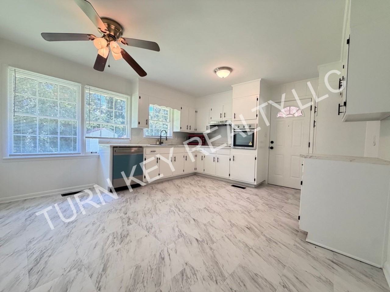 1708 Rogina St - Photo 5 of 18