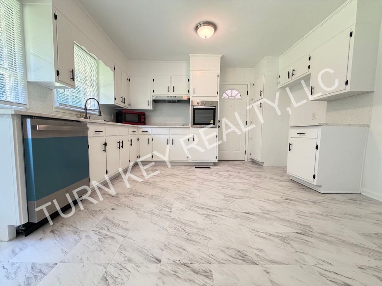 1708 Rogina St - Photo 6 of 18