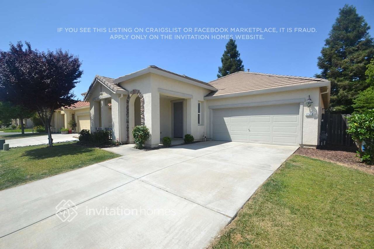 1755 Waterfall Dr - Photo 2 of 10