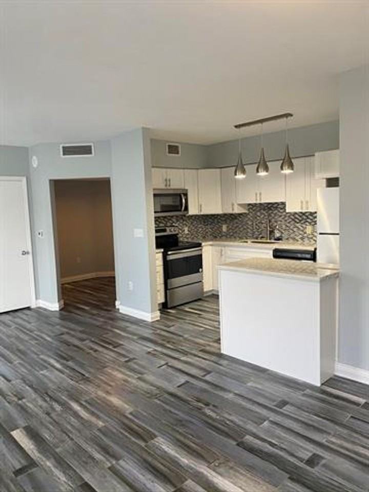 1330 1330 West Ave cu-403 #403 - Photo 2 of 5