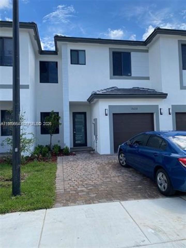 13633 13633 SW 157th Pl th 13633 - Photo 2 of 12