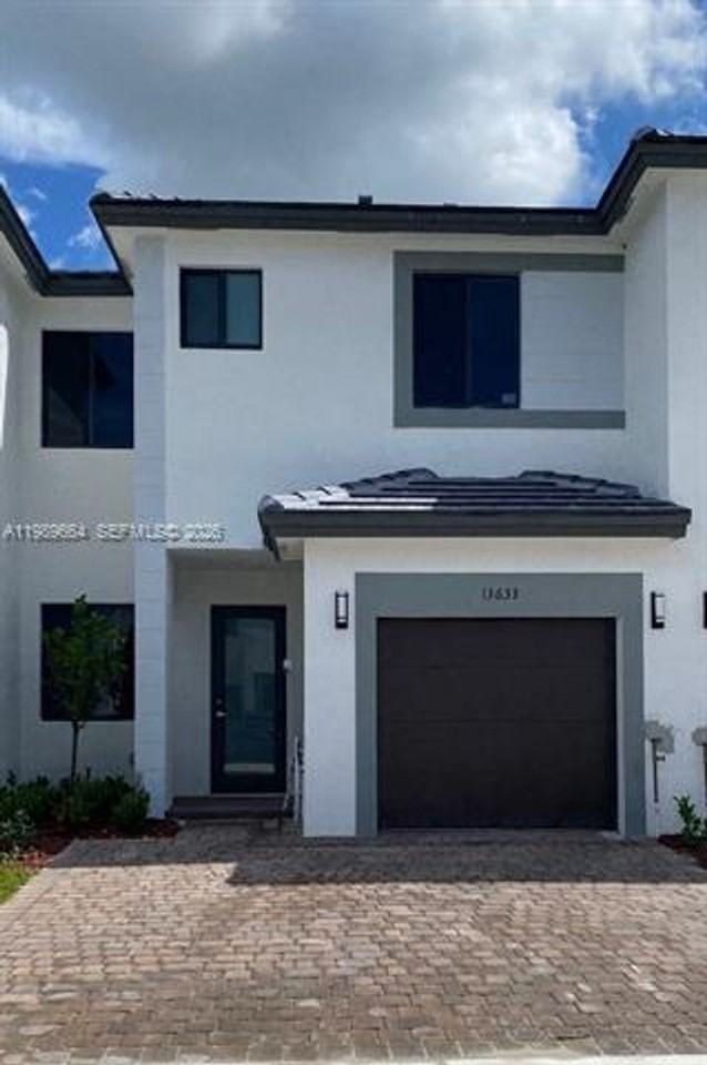 13633 13633 SW 157th Pl th 13633 - Photo 3 of 12