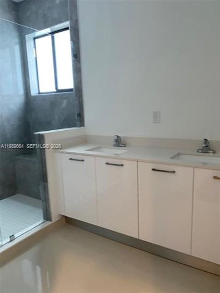 13633 13633 SW 157th Pl th 13633 - Photo 4 of 12