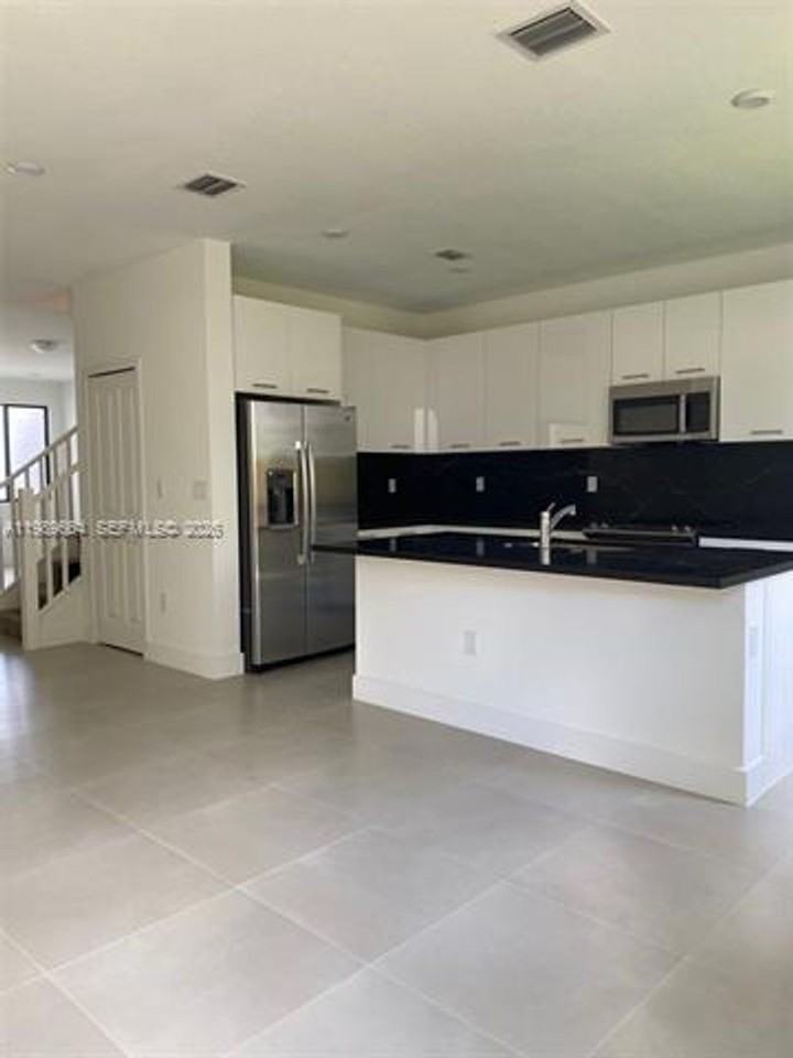 13633 13633 SW 157th Pl th 13633 - Photo 5 of 12