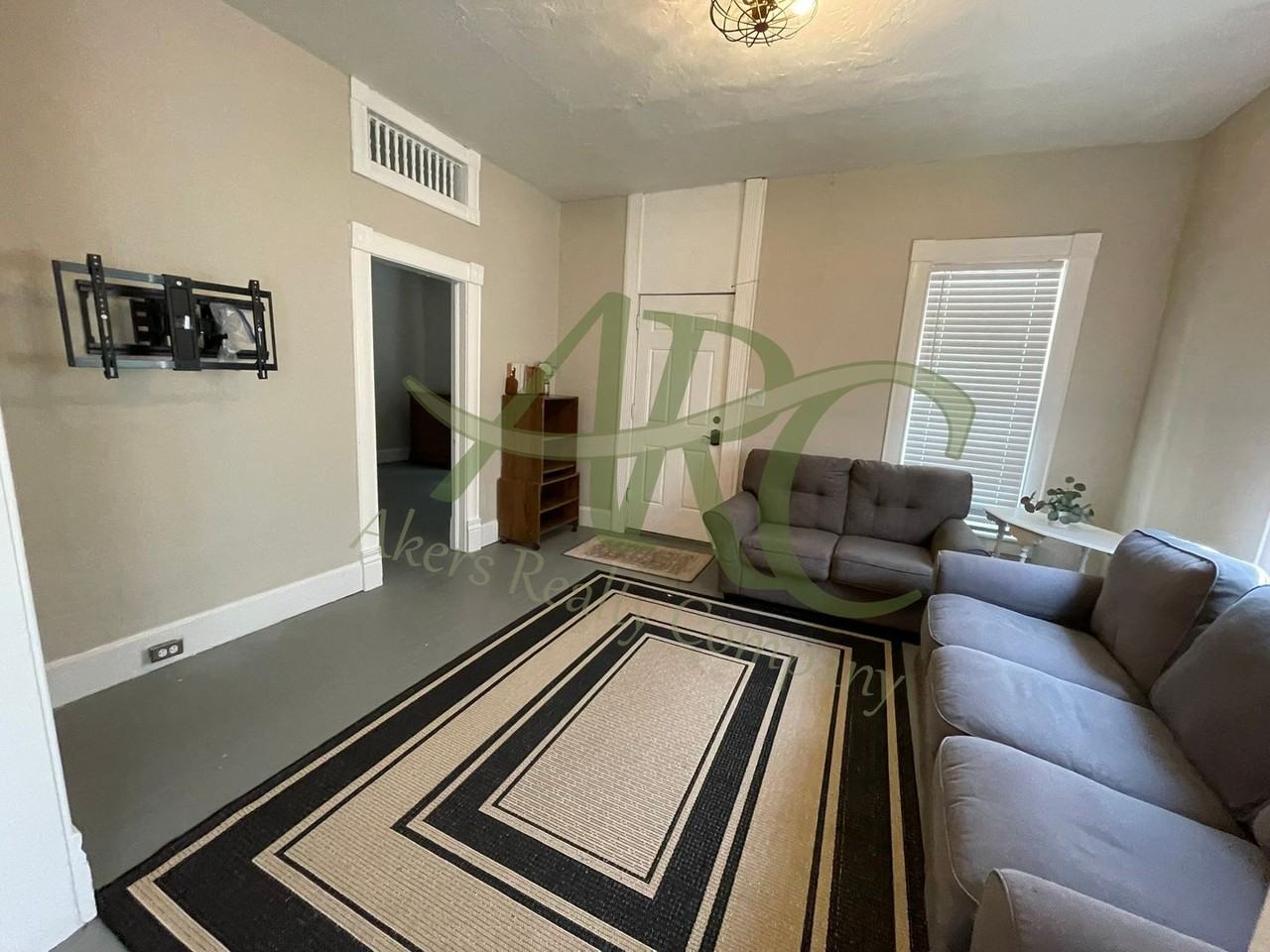 1119 West St - Photo 5 of 16