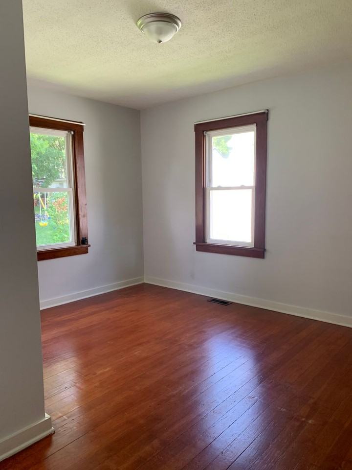 501 Hoover Ave - Photo 7 of 12