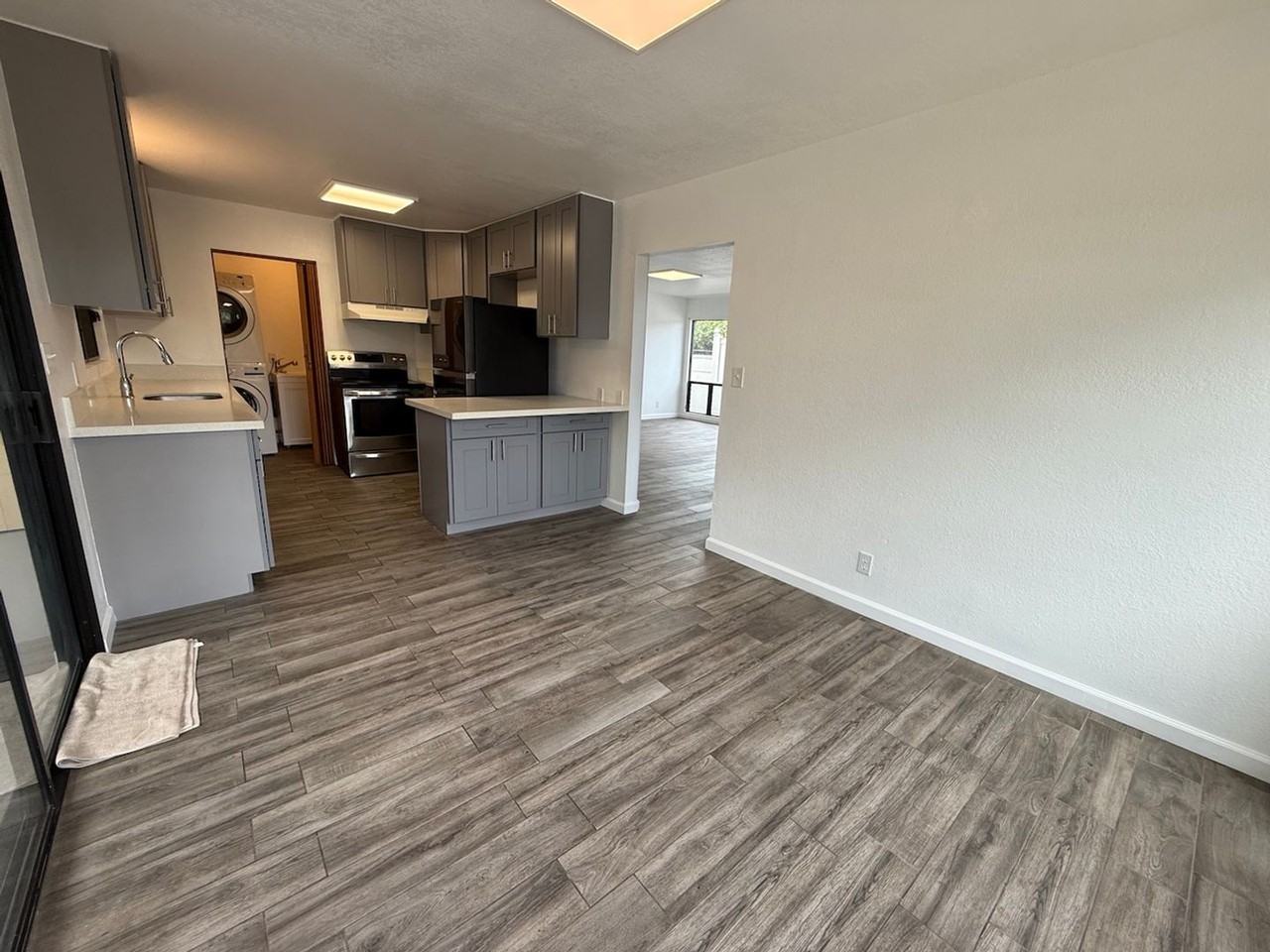 949 8th Ave - Photo 4 of 22