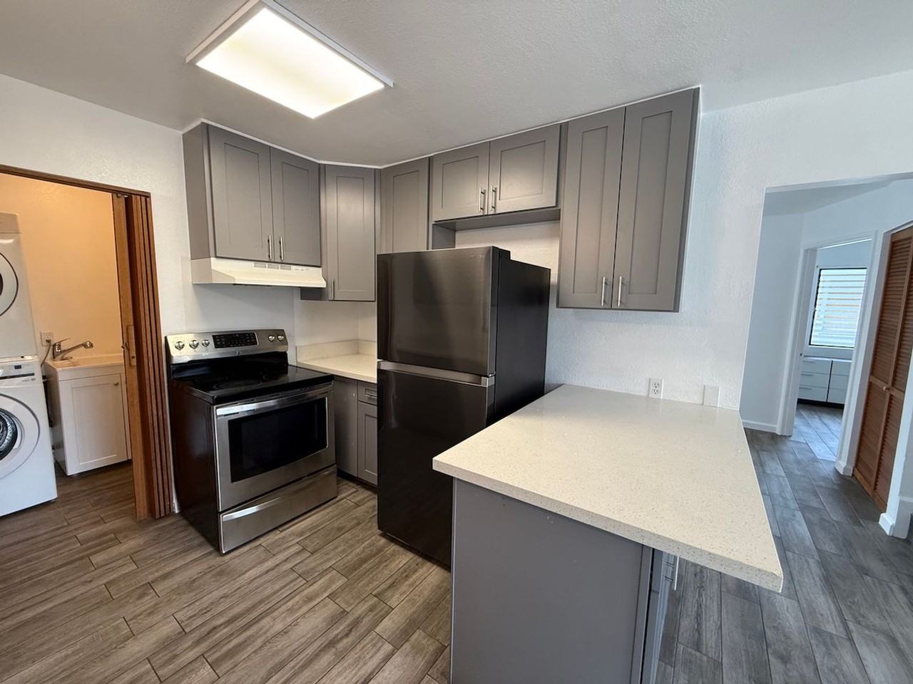949 8th Ave - Photo 5 of 22