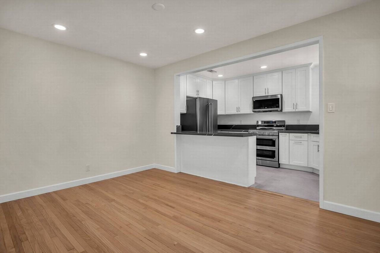2828 Avenel St - Photo 5 of 15