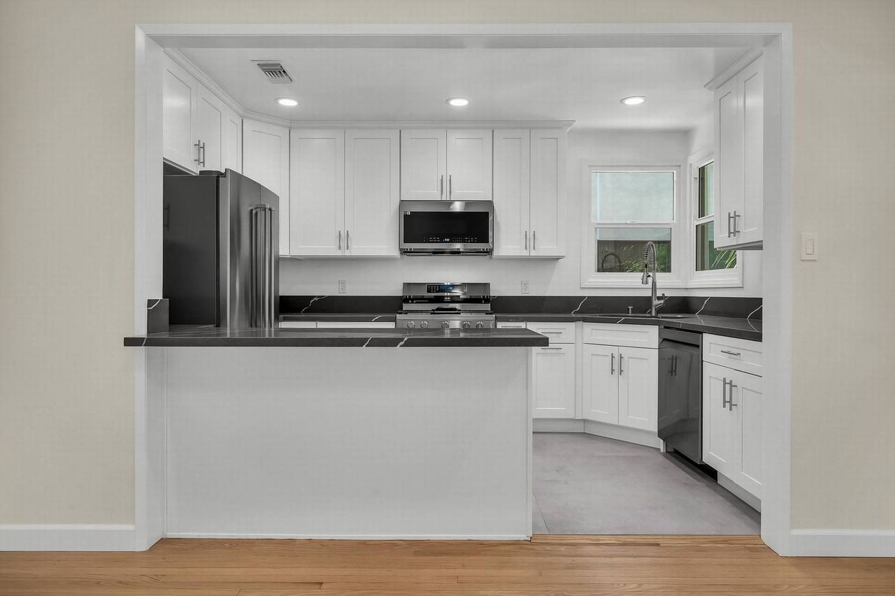 2828 Avenel St - Photo 6 of 15