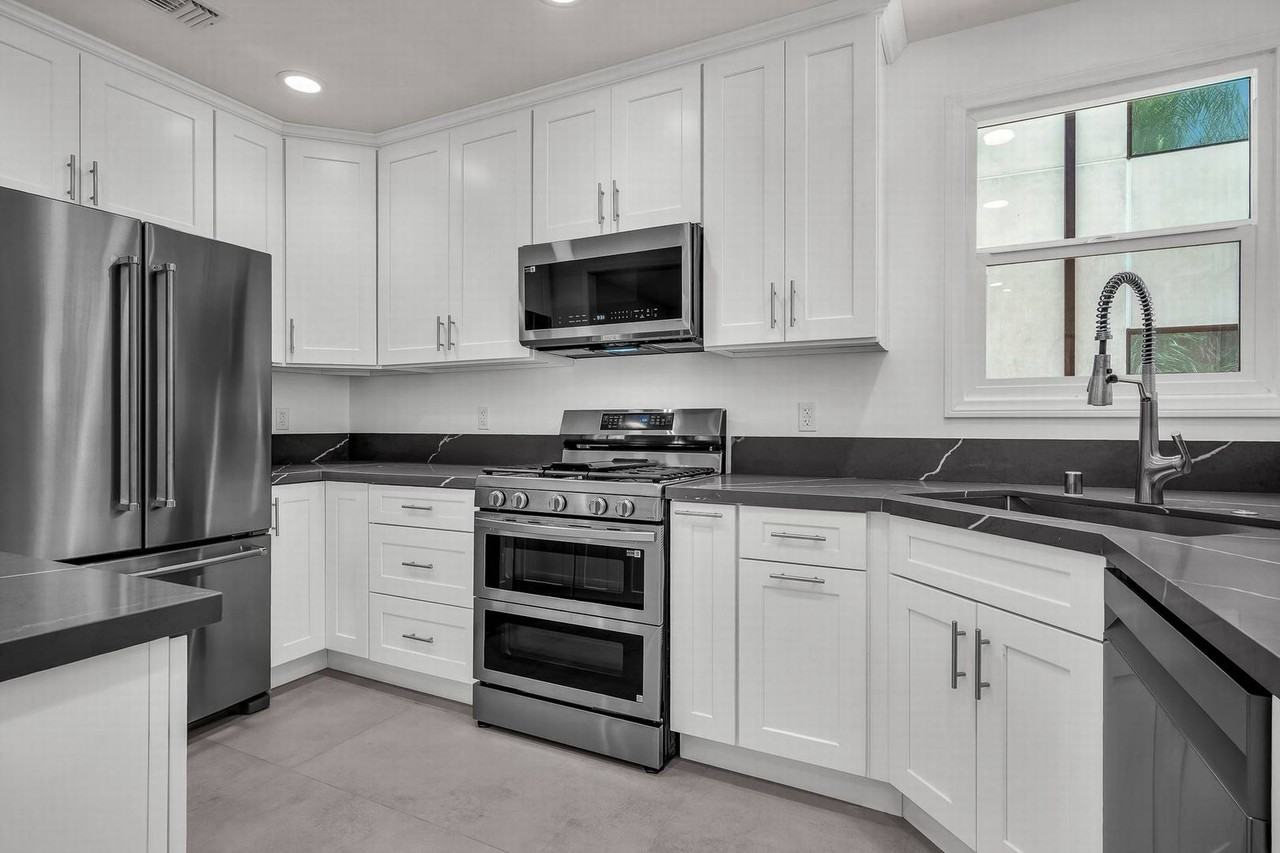 2828 Avenel St - Photo 7 of 15